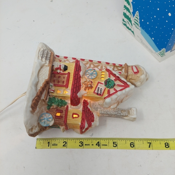 Vintage 1992 Fabri Center Christmas Village Gift Shop Hand Painted Porcelain - Picture 5 of 13